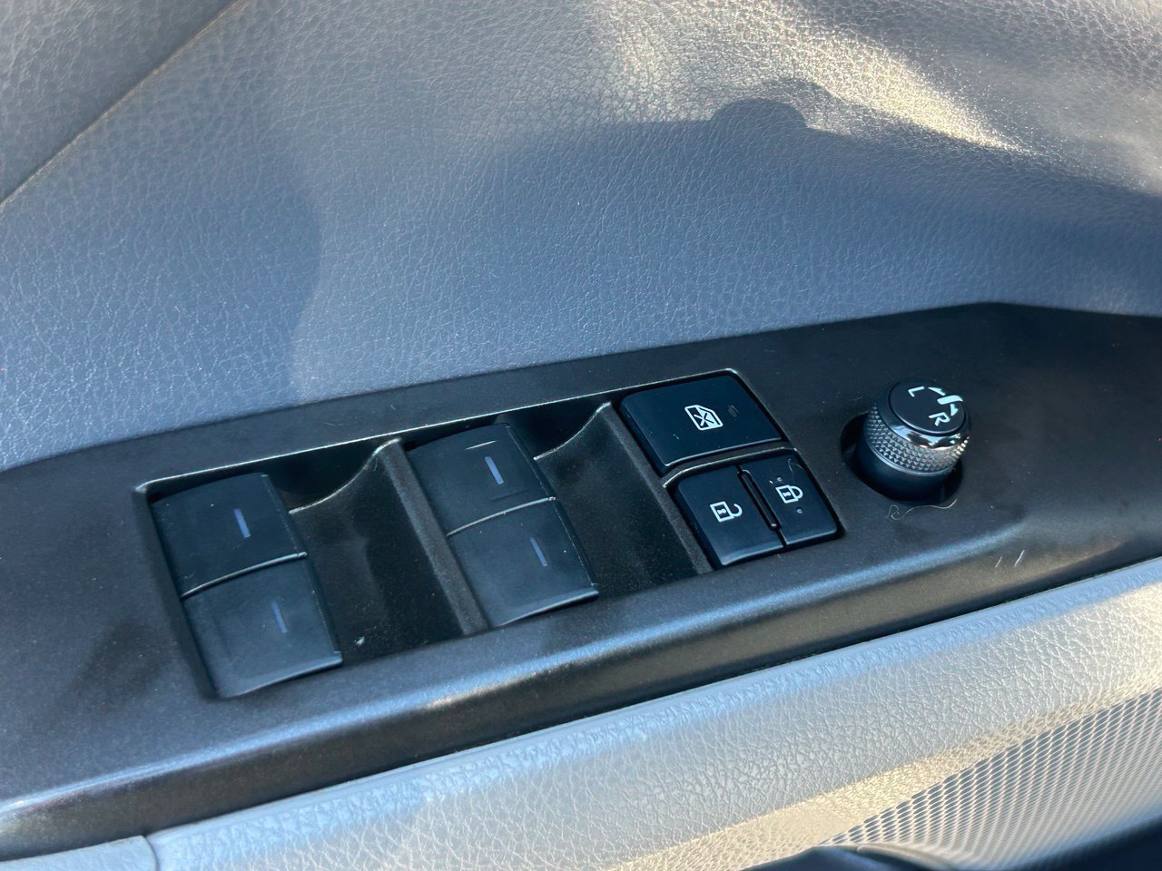 Used 2022 Toyota Camry LE w/ Carpet Mat Package (TMS) FWD image 26