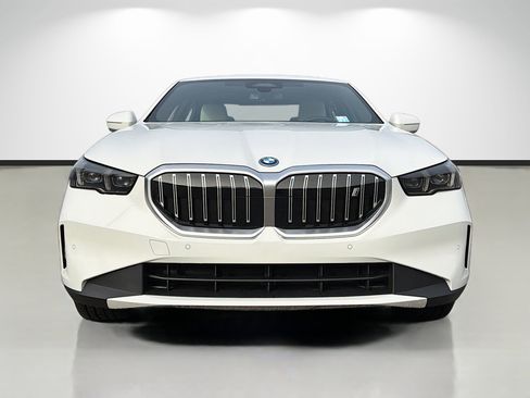 New 2026 BMW i5 eDrive40 image 8