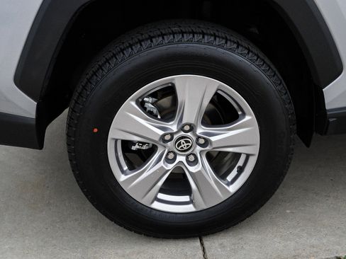 Certified 2025 Toyota RAV4 XLE AWD/4WD image 11