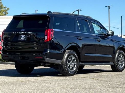Used 2025 Ford Expedition Active AWD/4WD image 4