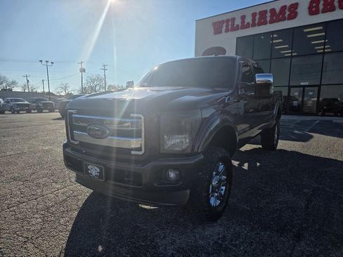 Used 2011 Ford F250 Lariat w/ Lariat Interior Pkg image 3