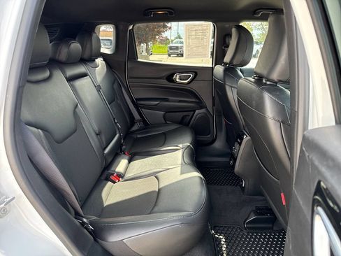 Used 2025 Jeep Compass Trailhawk AWD/4WD image 32