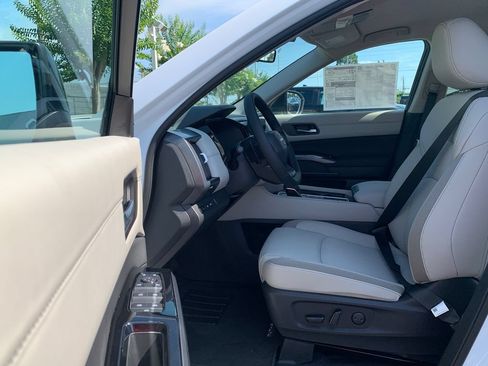 New 2026 Nissan Pathfinder SL w/ SL Premium Package FWD image 19