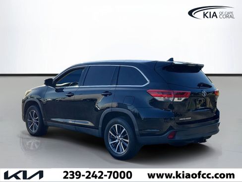 Used 2019 Toyota Highlander XLE FWD image 4