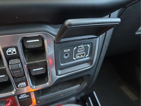 Used 2023 Jeep Gladiator Mojave image 16