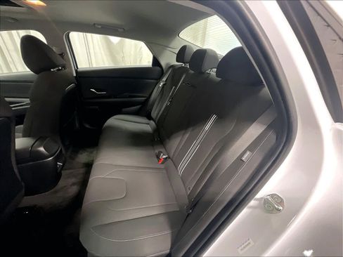 Used 2025 Hyundai Elantra SEL image 15