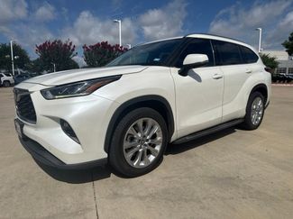 Used 2020 Toyota Highlander Limited FWD video 1
