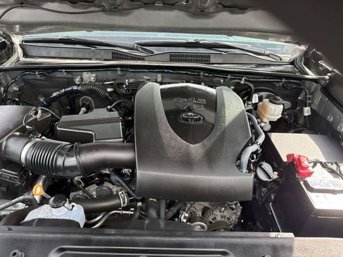 Used 2023 Toyota Tacoma SR5 w/ Technology Package AWD/4WD image 9