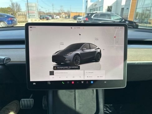 Used 2022 Tesla Model Y Long Range image 30