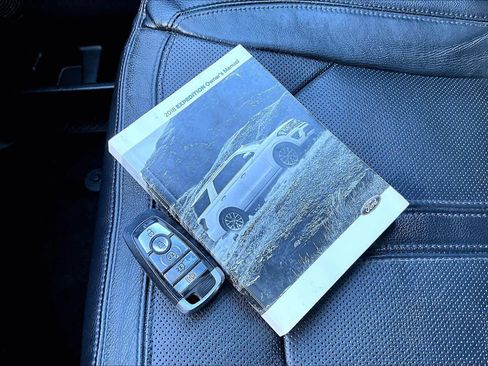 Used 2018 Ford Expedition Limited image 14