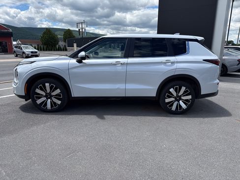 Used 2025 Mitsubishi Outlander SE AWD/4WD image 7