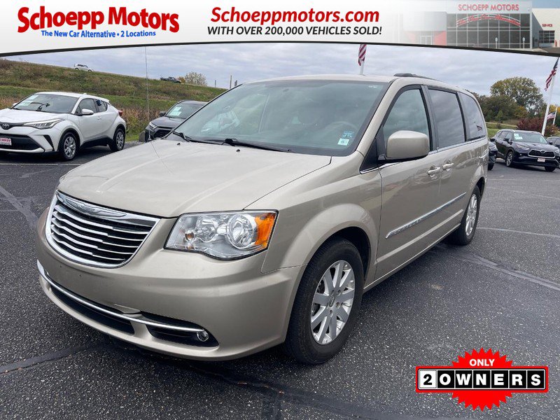 Used 2014 Chrysler Town & Country Touring FWD image 1