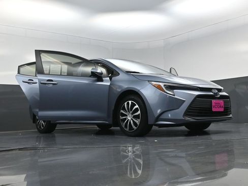 Used 2024 Toyota Corolla LE image 26