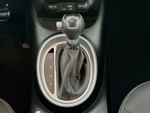Used 2017 Kia Soul + FWD image 23