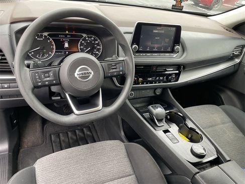 Used 2021 Nissan Rogue SV image 9