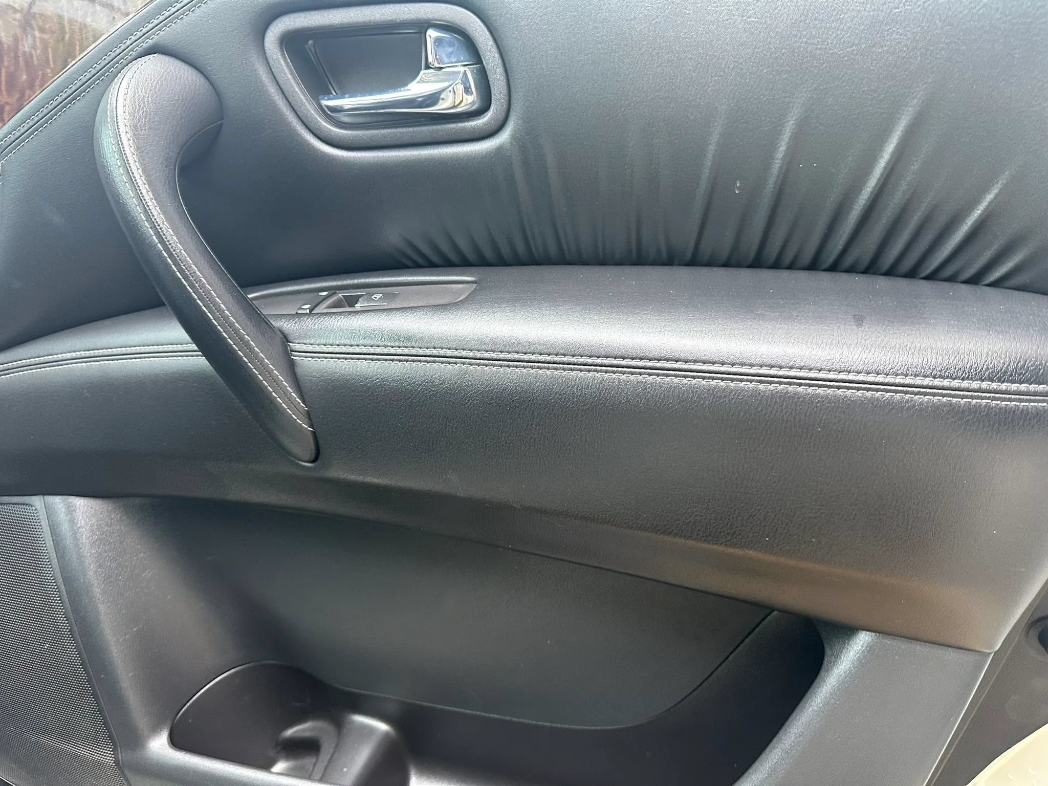 Used 2019 Nissan Armada Platinum w/ Captain's Chairs Package AWD/4WD image 9