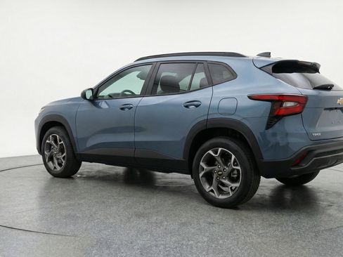 Used 2025 Chevrolet Trax LT image 6