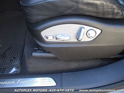 Used 2011 Porsche Cayenne Turbo image 28
