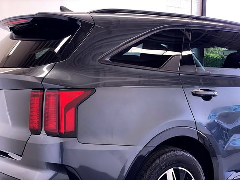 Used 2023 Kia Sorento S w/ Panoramic Sunroof Package FWD image 10