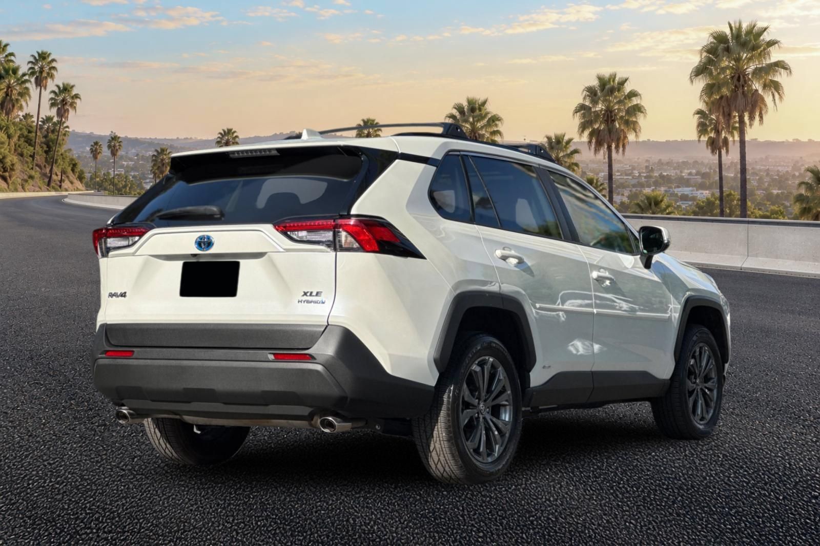 Used 2022 Toyota RAV4 XLE Premium AWD/4WD image 4