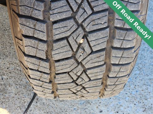 Used 2024 Nissan Titan PRO-4X w/ Pro-4x Convenience Package image 11