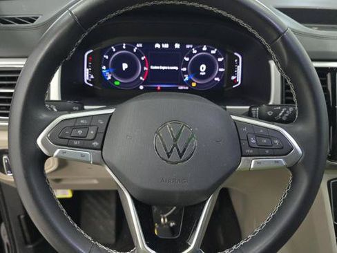 Used 2023 Volkswagen Atlas SE w/ Panoramic Sunroof Package AWD/4WD image 11