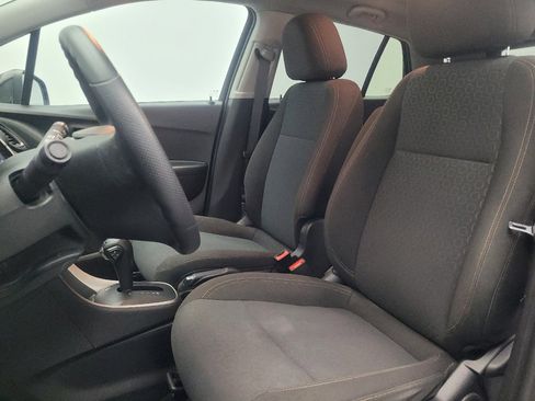 Used 2020 Chevrolet Trax LS w/ Tint and Cruise Package image 17
