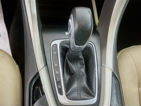 Used 2015 Ford Fusion SE image 16