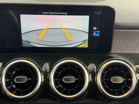 Used 2022 Mercedes-Benz GLB 250 w/ Premium Package image 28