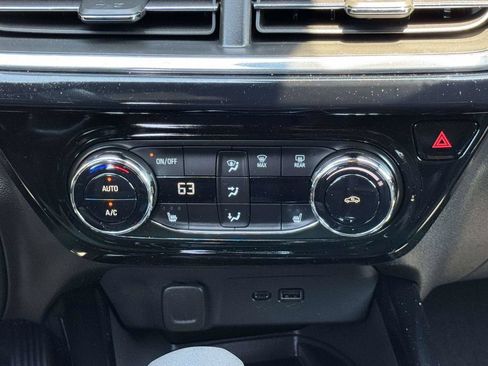 Used 2024 Chevrolet Trax RS w/ Sunroof Package FWD image 6