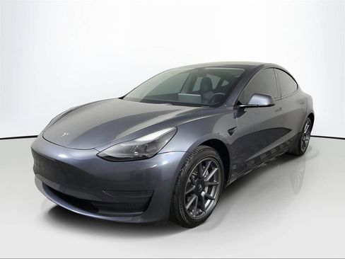 Used 2023 Tesla Model 3 Standard Range image 3
