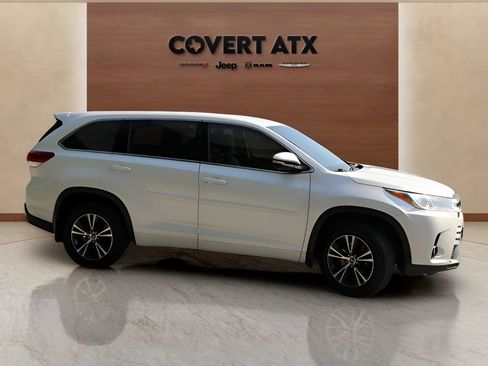Used 2018 Toyota Highlander Plus FWD image 6