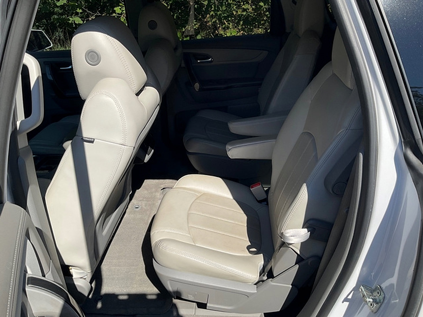 Used 2016 Chevrolet Traverse LTZ FWD image 14