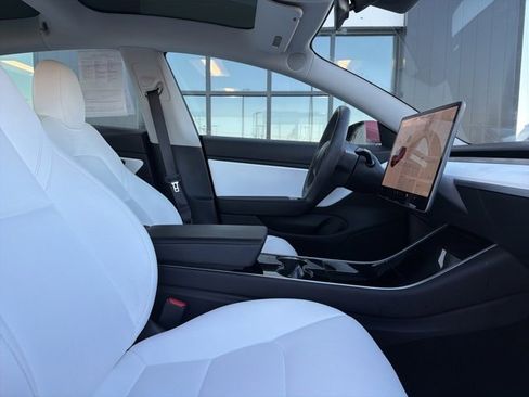Used 2019 Tesla Model 3 Performance image 11