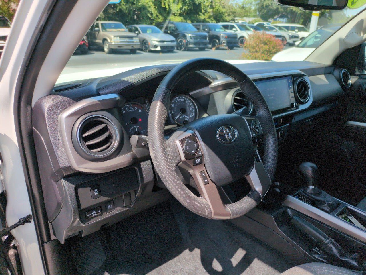 Used 2023 Toyota Tacoma SR5 w/ Technology Package AWD/4WD image 15
