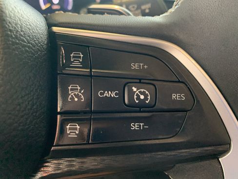 Used 2023 Jeep Grand Cherokee Laredo RWD image 19