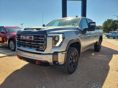 Used 2025 GMC Sierra 2500 AT4 AWD/4WD image 3
