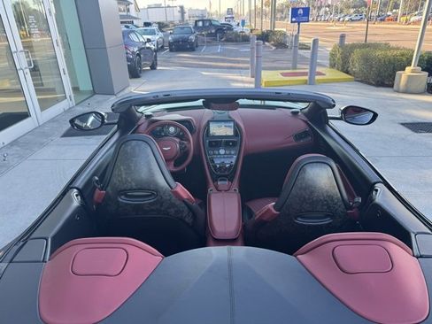 Used 2019 Aston Martin DB11 Volante image 13