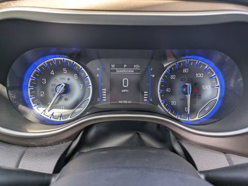 Used 2022 Chrysler Voyager LX FWD image 27