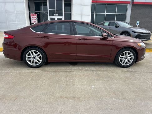 Used 2015 Ford Fusion SE image 10