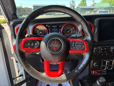 Used 2021 Jeep Gladiator Rubicon AWD/4WD image 10