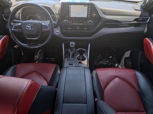Used 2021 Toyota Highlander XSE FWD image 18