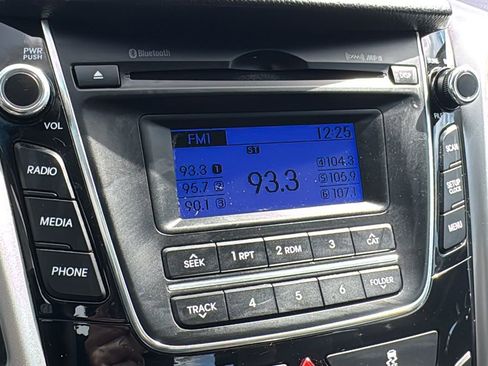 Used 2017 Hyundai Elantra GT image 27