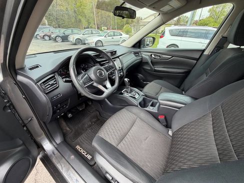 Used 2017 Nissan Rogue SV w/ Midnight Edition Package AWD/4WD image 9