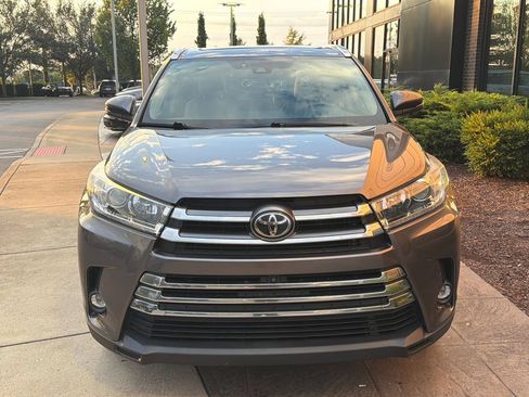 Used 2019 Toyota Highlander Limited Platinum AWD/4WD image 9