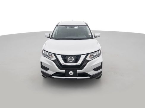 Used 2017 Nissan Rogue S image 2