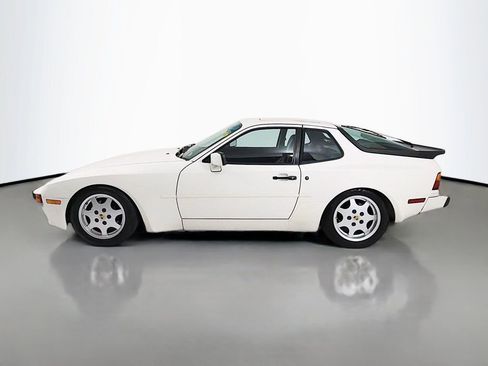 Used 1987 Porsche 944 Coupe RWD image 2