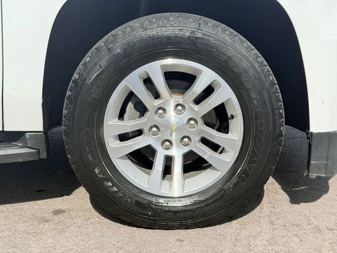 Used 2018 Chevrolet Suburban LT RWD image 28