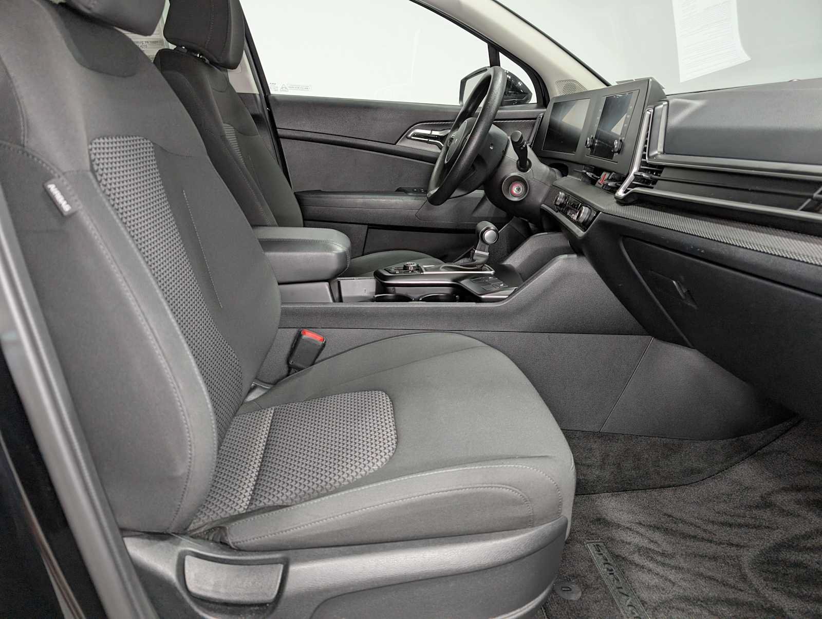 Certified 2025 Kia Sportage LX AWD/4WD image 39