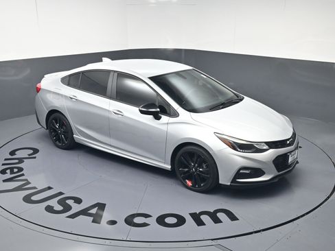 Used 2018 Chevrolet Cruze LT w/ Redline Edition image 31